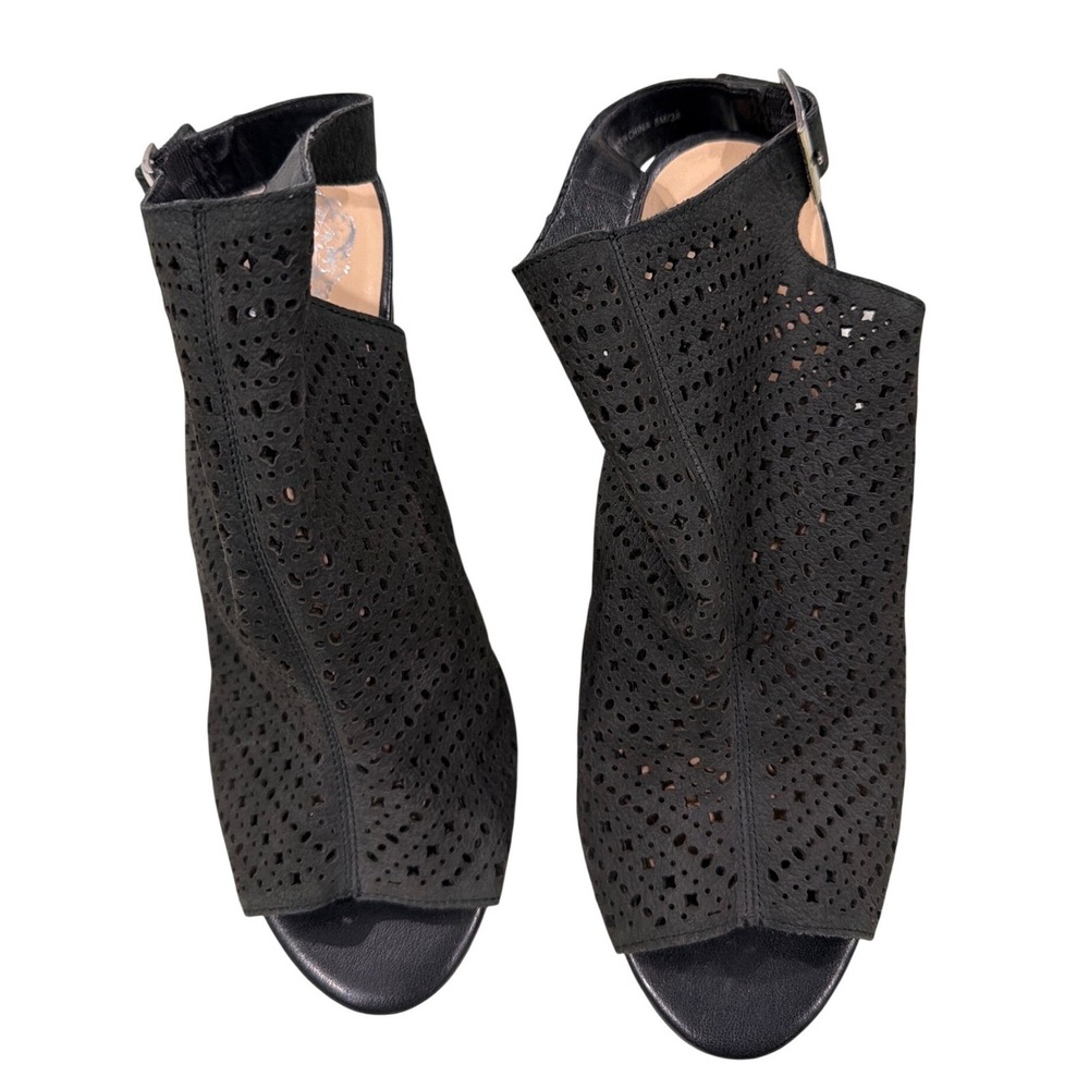 Vince Camuto Wyselda Black Perforated Leather Peep Toe Sandals Womens 8M - Picture 3 of 9